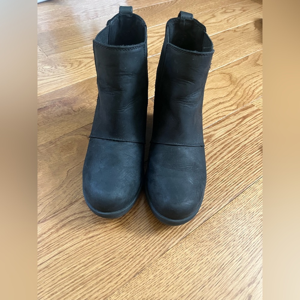 Sorel Joan of Artic Wedge Chelsea Boots black leather size 6